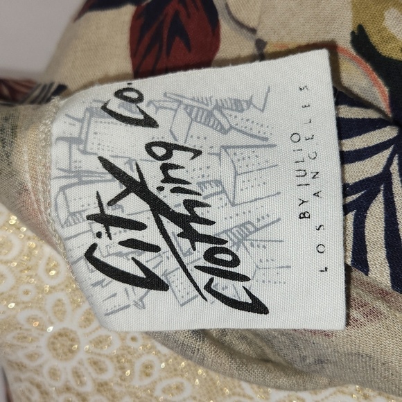 City Clothing Co Women Size L Linen Tropical Print Short Sleeve Button Down Top - Picture 10 of 13